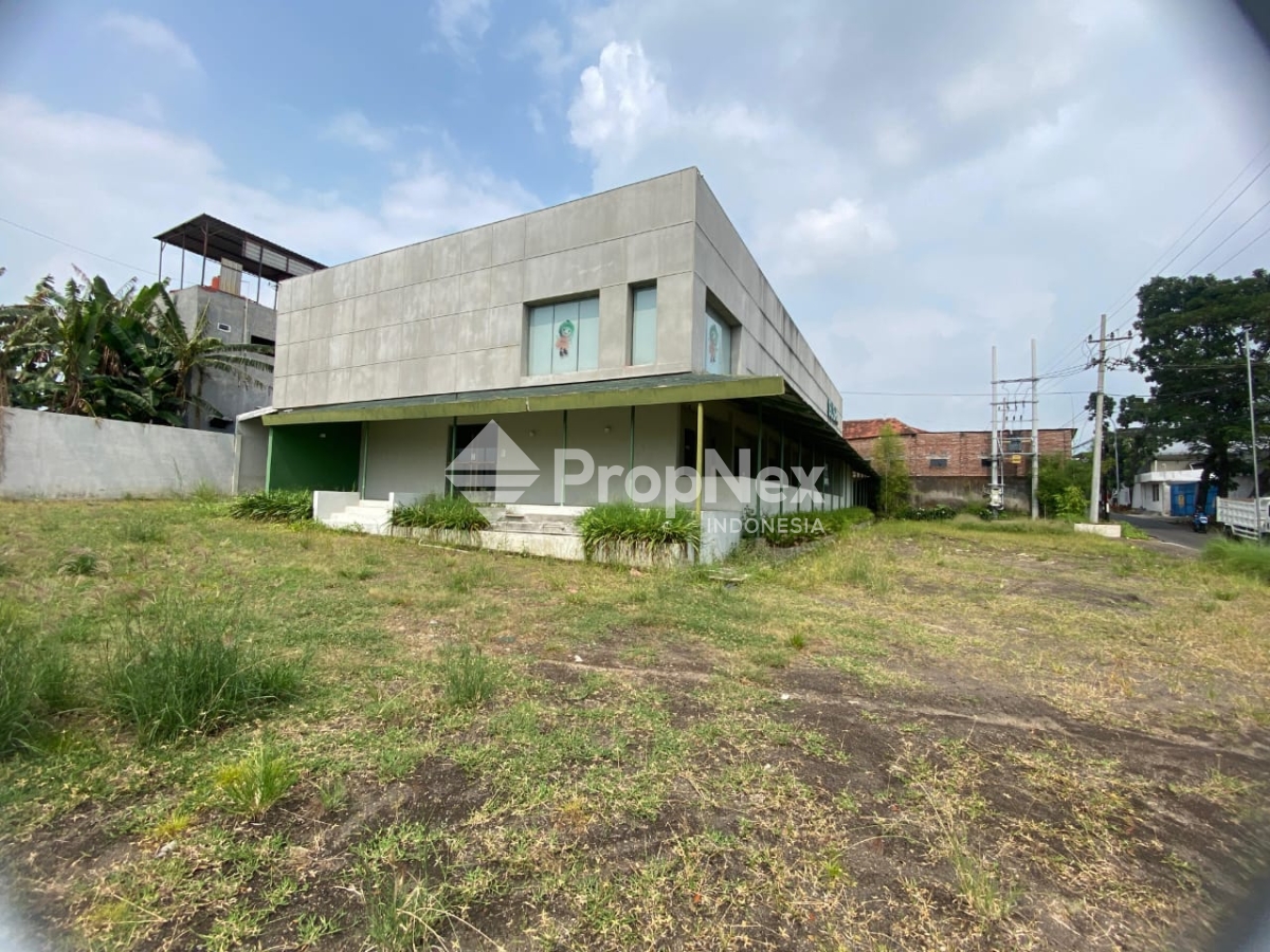 GEDUNG KOMERSIAL PREMIUM NOL JALAN DI PANDAAN — foto 3